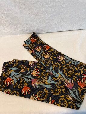 LuLaRoe Black Floral Pattern Leggings